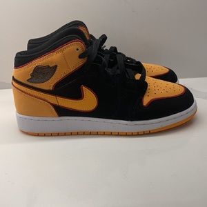 Nike Air Jordan Sneakers sz 7 Y like new worn 2times